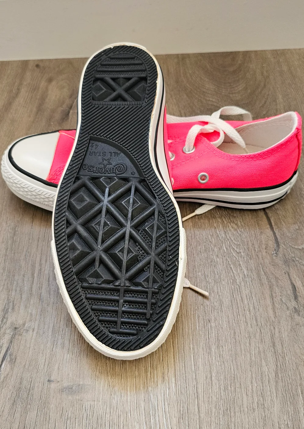 Pink Converse Sneakers Size 6.5 image indicator(5)