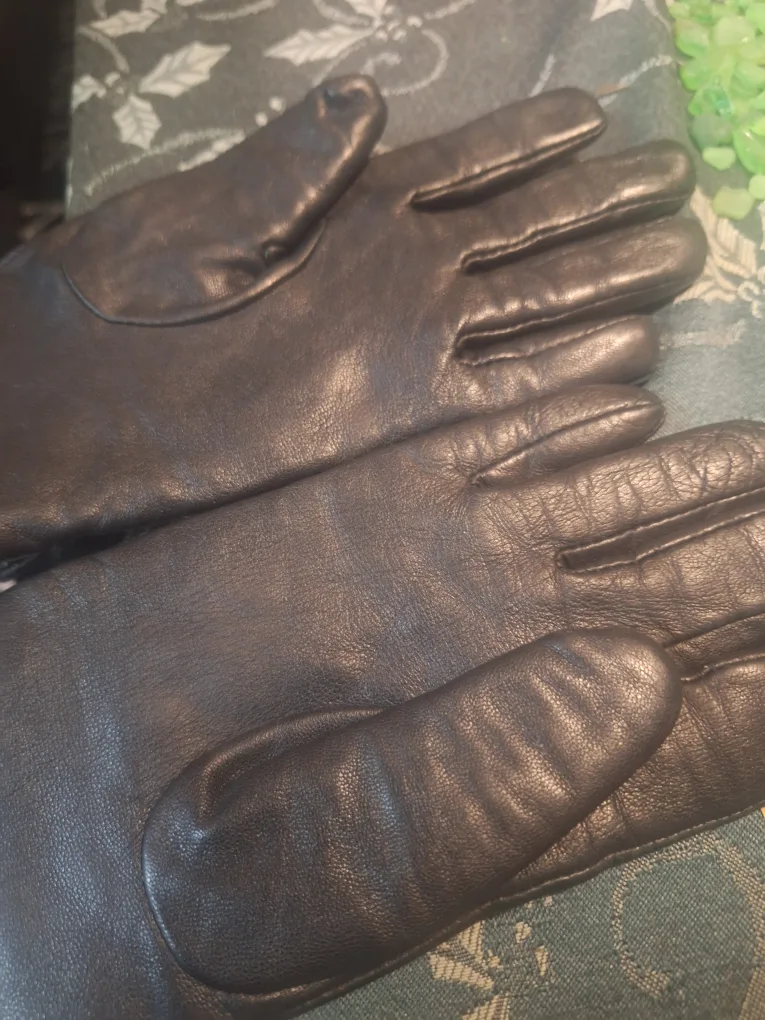 Club Monaco Black Leather Gloves - Size Medium image indicator(4)