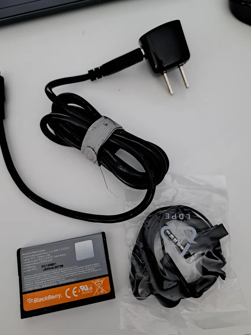 BlackBerry Torch 9800 Smartphone with Accessories image indicator(4)