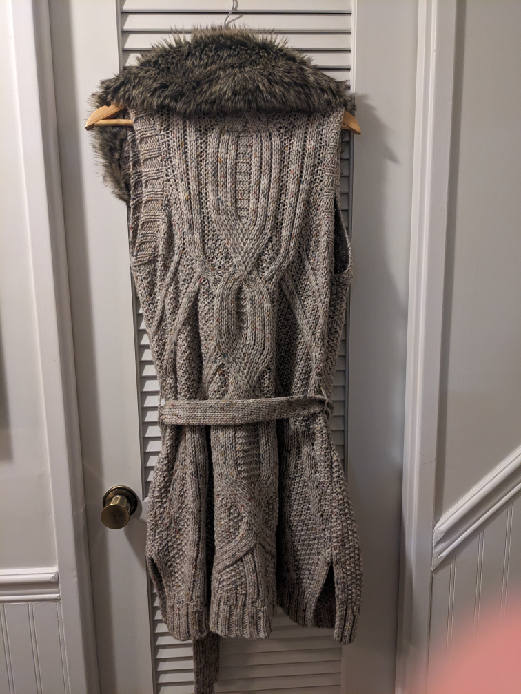 Angel of the North Knit Vest with Faux Fur Collar - photo 3