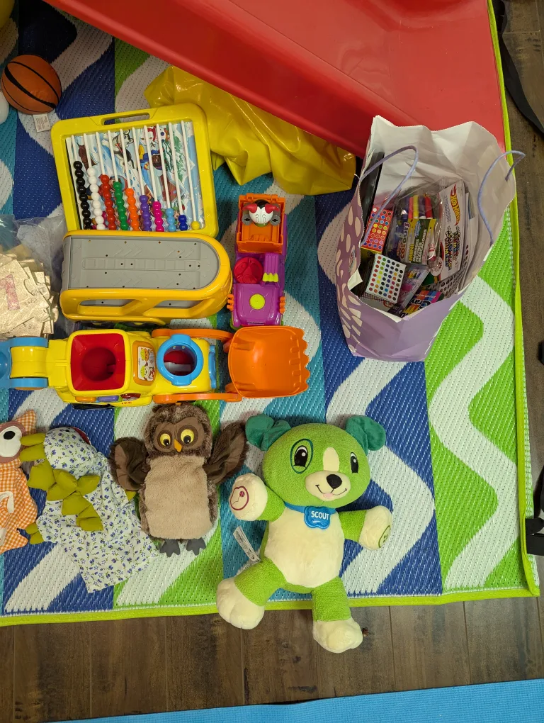Toy and book bundle - all must go! image indicator(3)