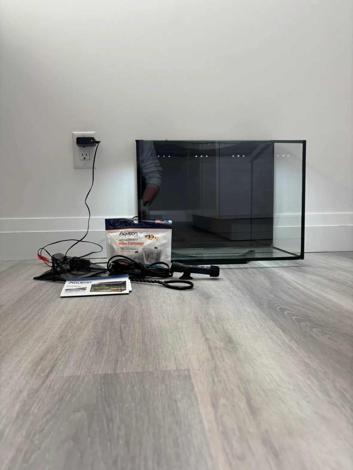 10 gallon fish tank + accessories image indicator(4)