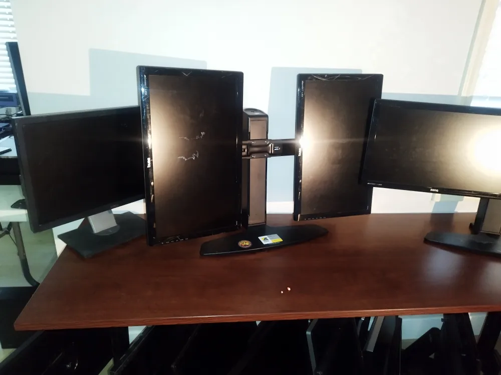 Monitors, monitor Mounts, cables image indicator(4)