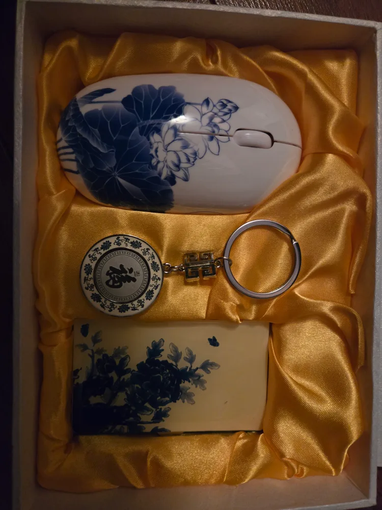 Gift Set: Blue/White "Porcelain" Mouse, Biz Card Case,  Keychain image indicator(2)