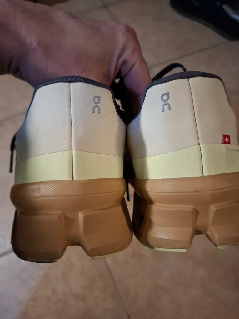 On Cloud 5 Running Shoes - Women's Size 8 image indicator(5)