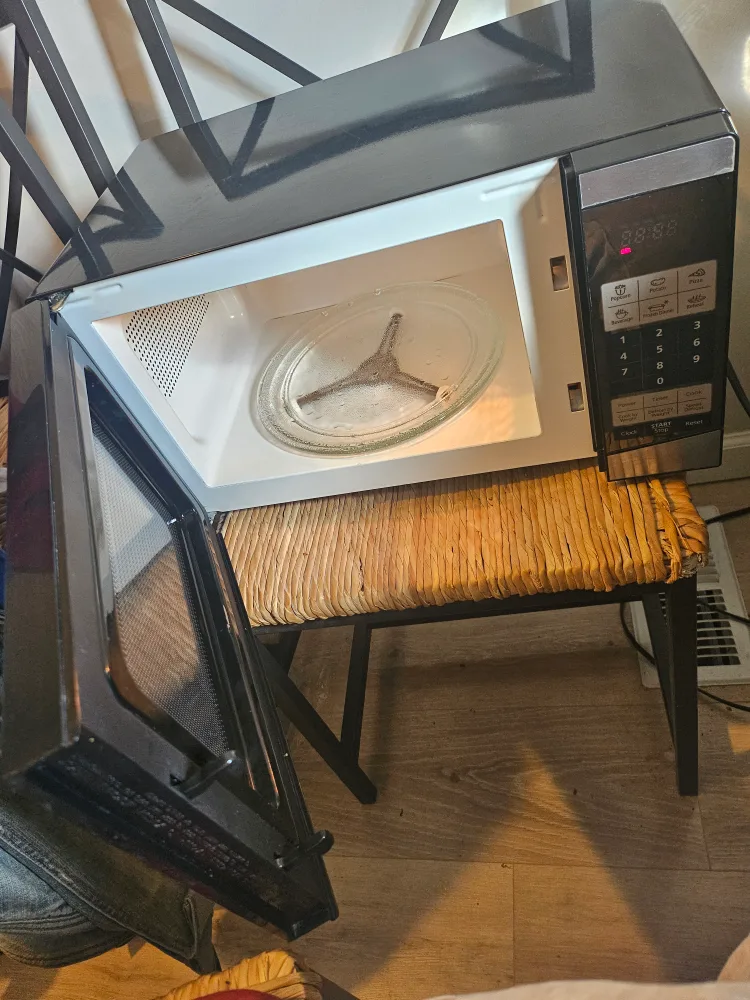 Oster used Black & Silver Countertop Microwave image indicator(3)