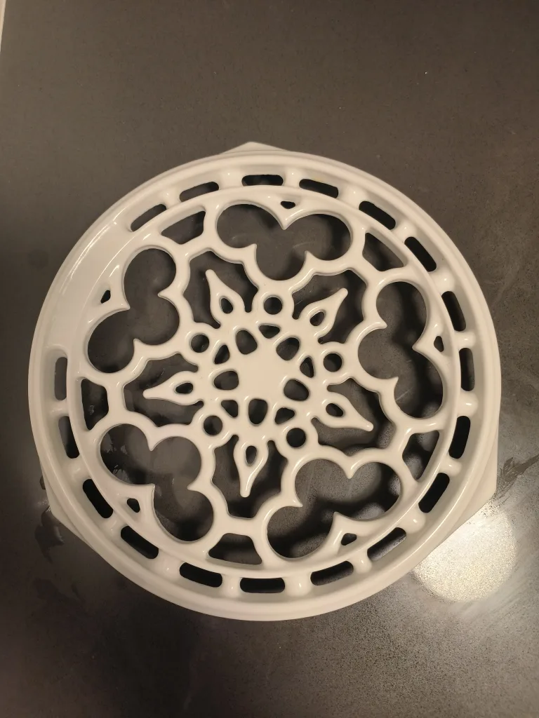 Le Creuset Cast Iron Trivet image indicator(2)