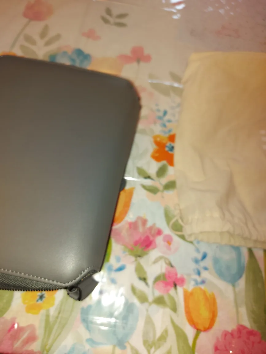 Wallets by Design Leather Zippered Wallet image indicator(6)