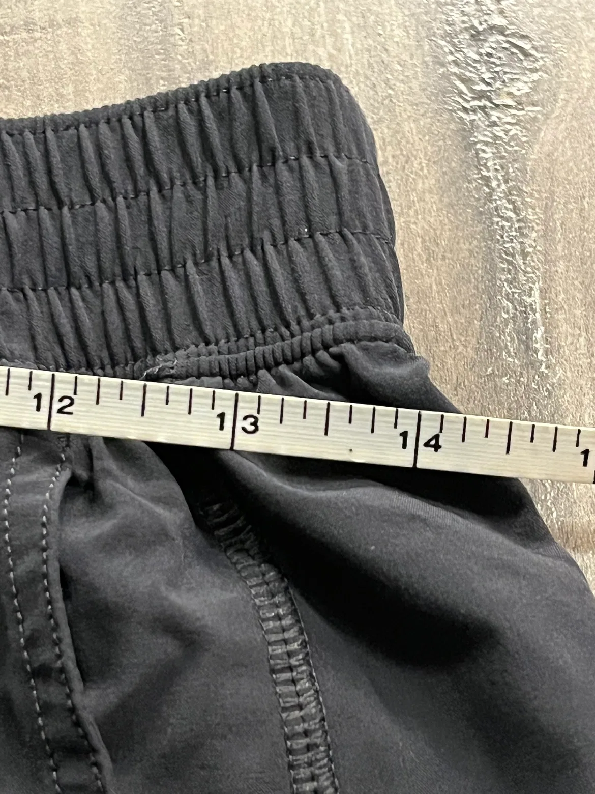 Men’s drawstring Lululemon black shorts “S” image indicator(3)