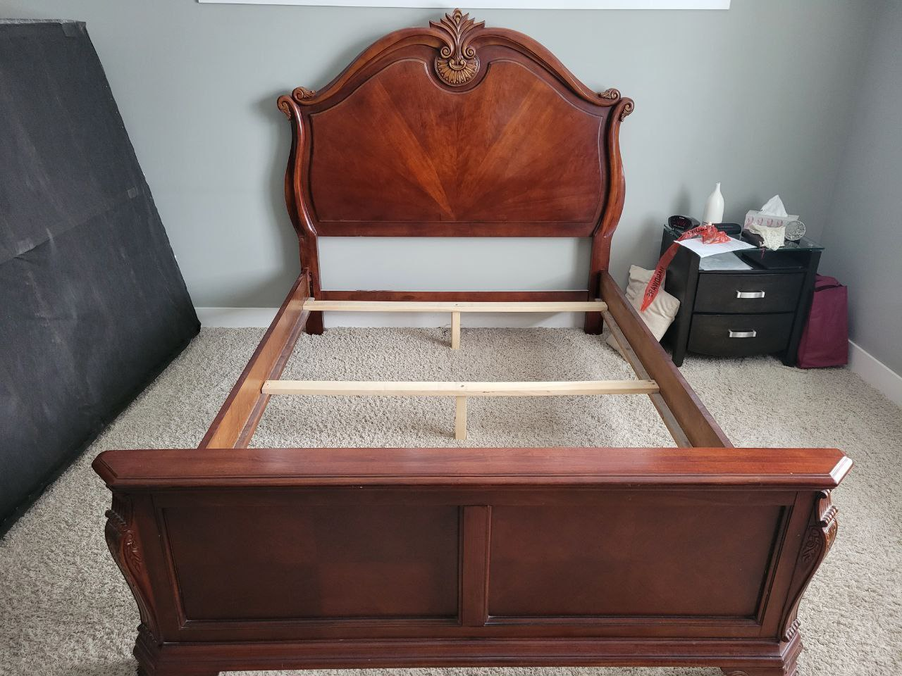 Elegant Cherry Wood Bedroom Set