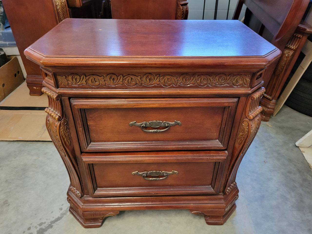 Elegant Cherry Wood Bedroom Set - photo 2