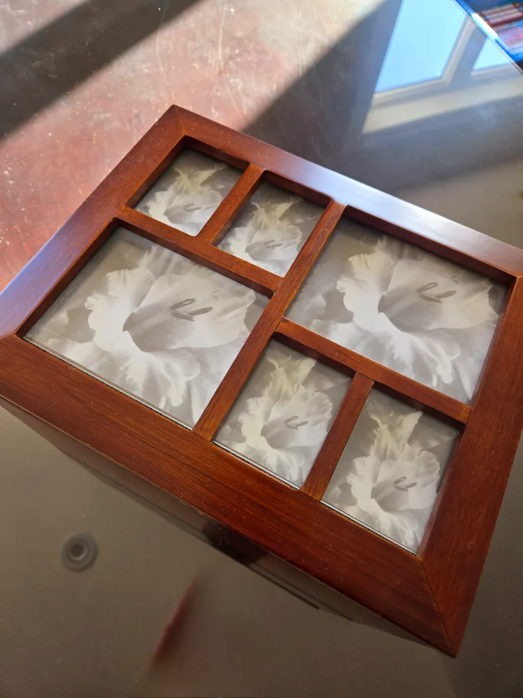 Wooden Photo Box with 6 Frames image indicator(3)