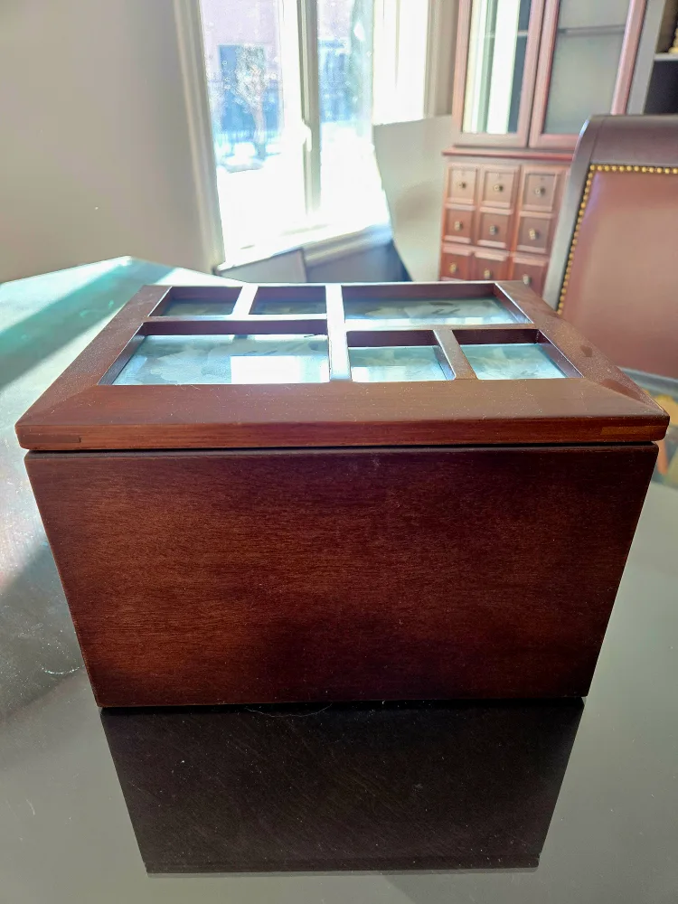 Wooden Photo Box with 6 Frames image indicator(4)