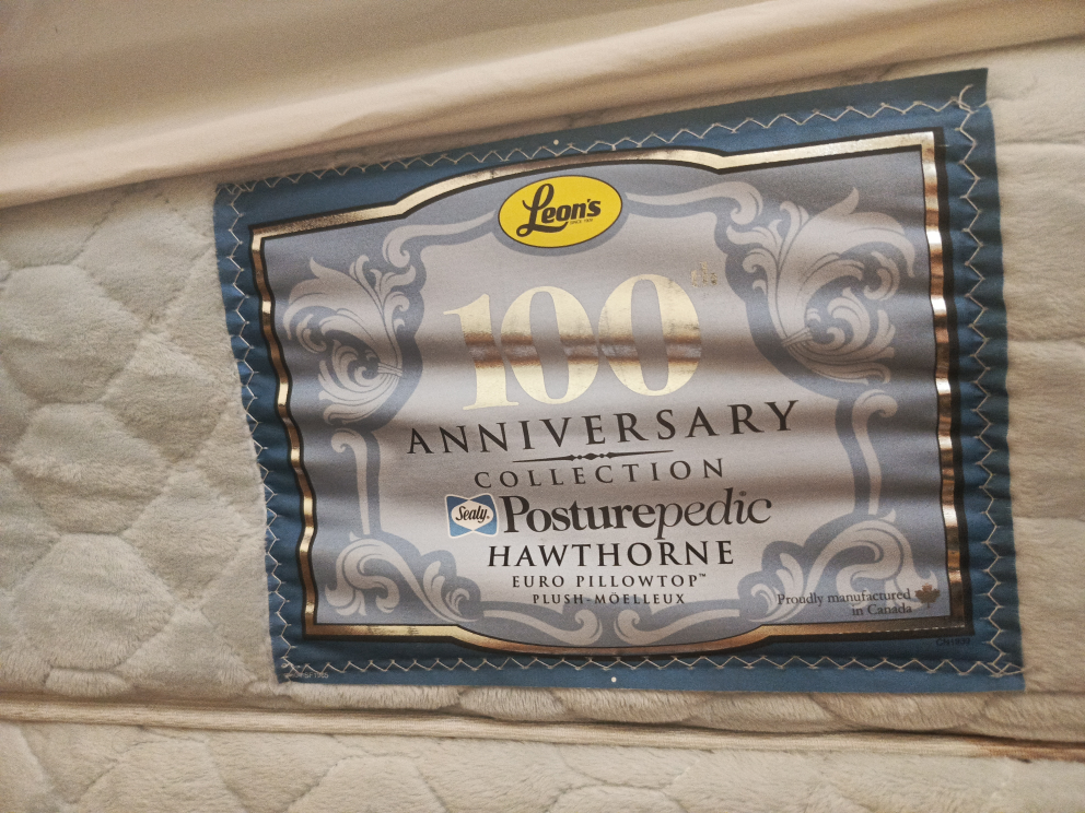 Leon's QUEEN Sized Mattress Set with FREE rolable Frame - photo 5