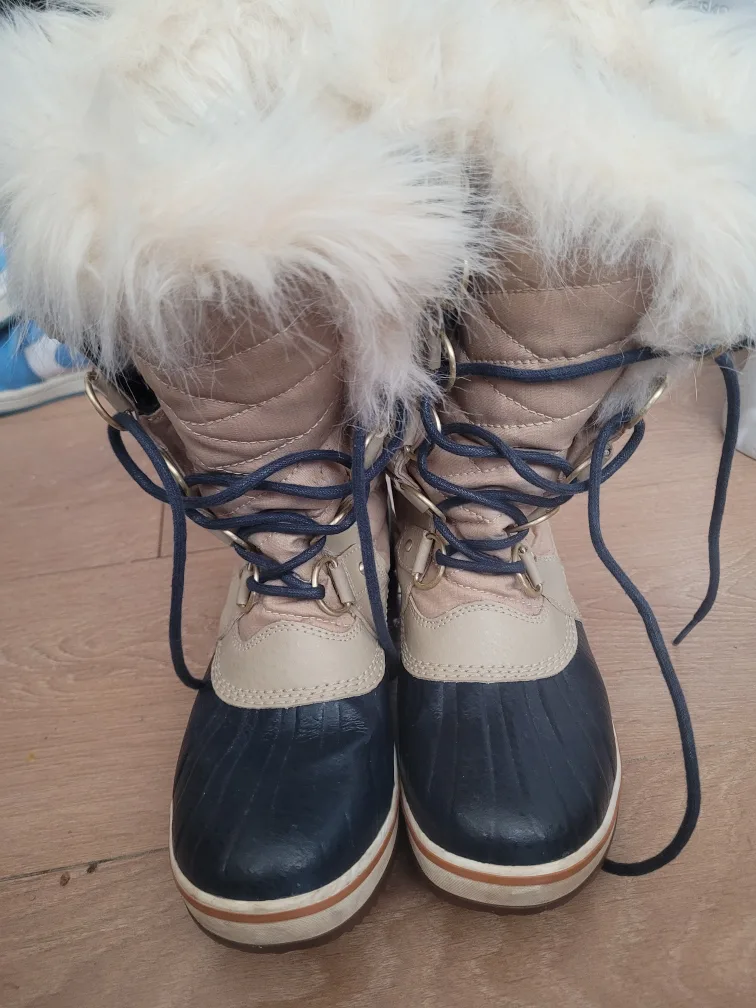 Sorel Women's Winter Boots image indicator(2)