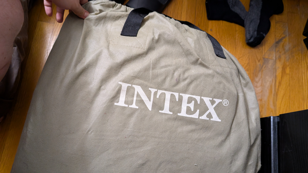 Intex inflatable mattress Queen with Carrying Case
