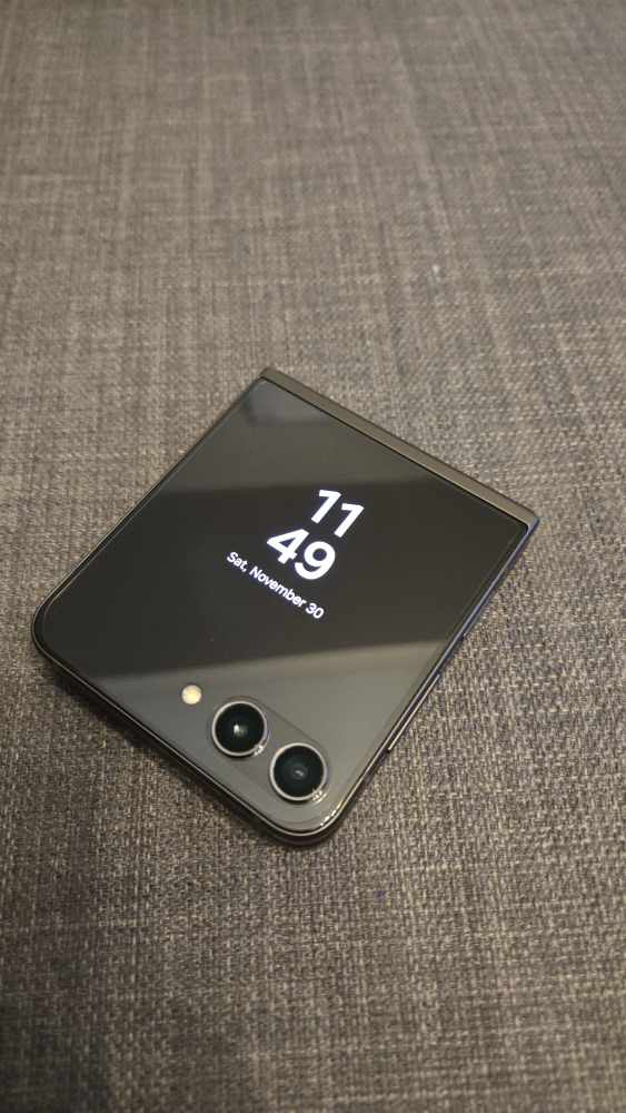 Samsung Galaxy Z Flip5, Samsung exclusive colour