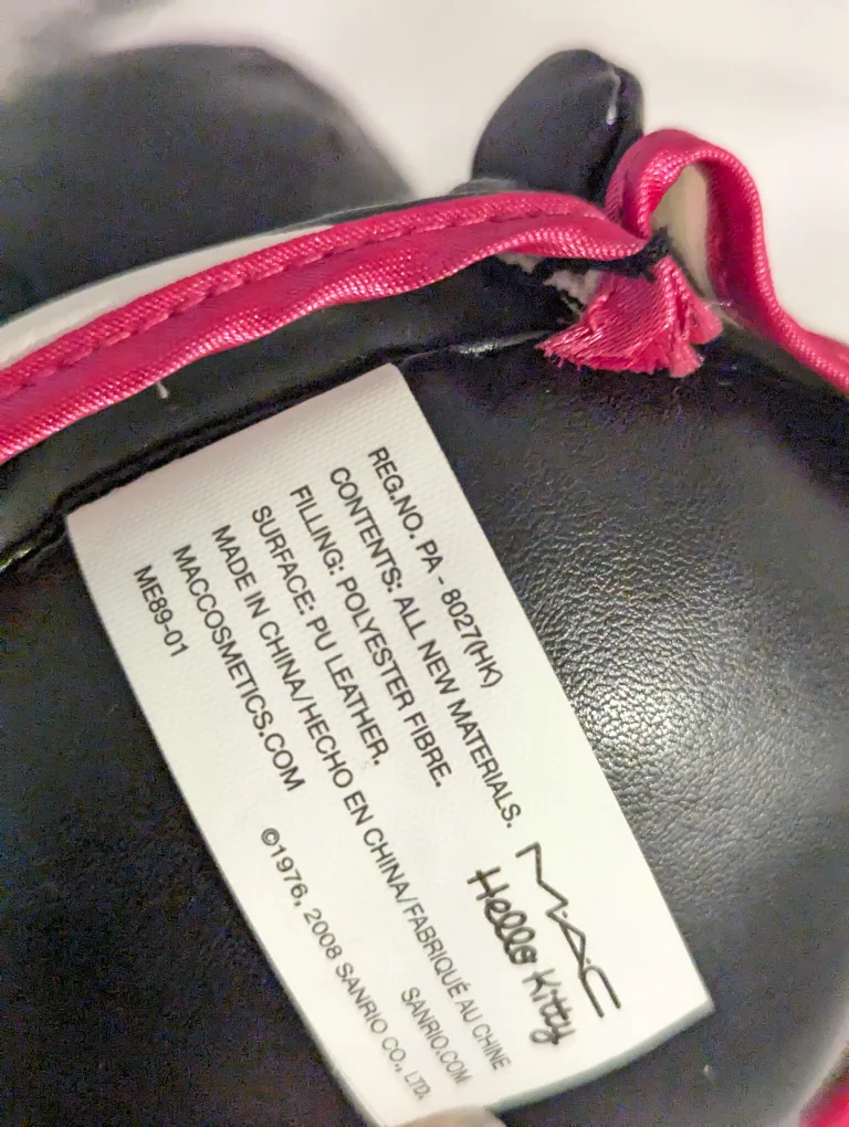 NEW MAC Cosmetics Hello Kitty Plush Toy 2008 limited edition image indicator(4)