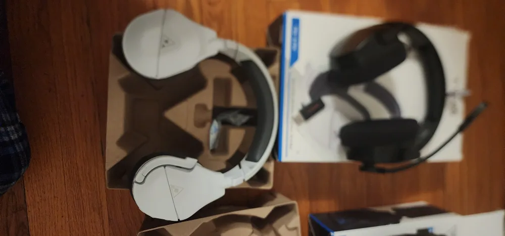 Turtle Beach  Wireless Gaming Headset - PS5 & PS4  USED image indicator(3)