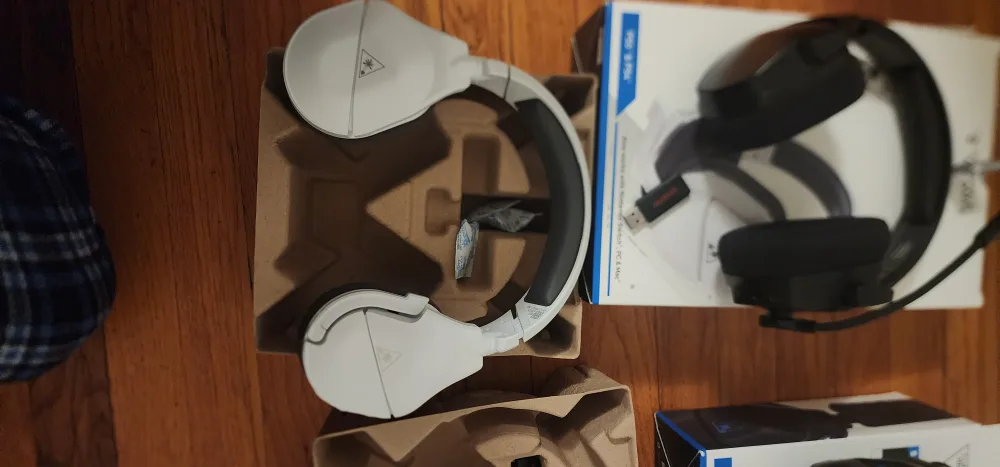 Turtle Beach  Wireless Gaming Headset - PS5 & PS4  USED image indicator(6)