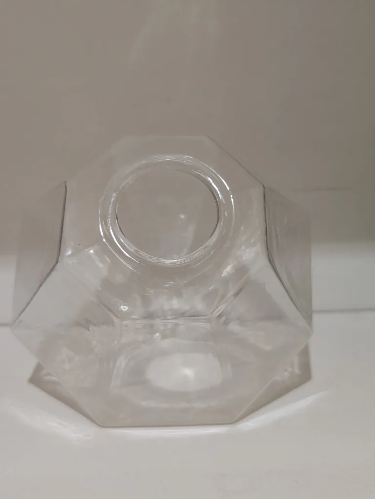 Diamond shape glass bud vase image indicator(4)
