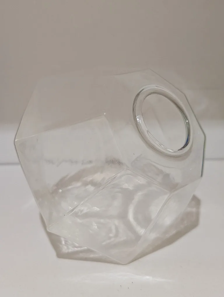 Diamond shape glass bud vase image indicator(5)