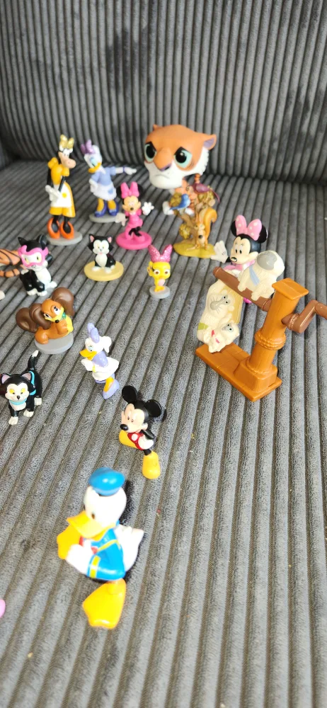Lot of Disney Figurines image indicator(3)
