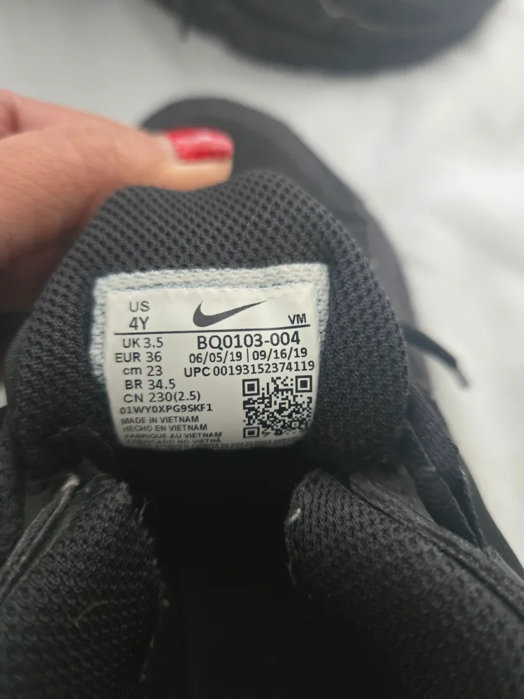 Nike Air Max 270 image indicator(2)