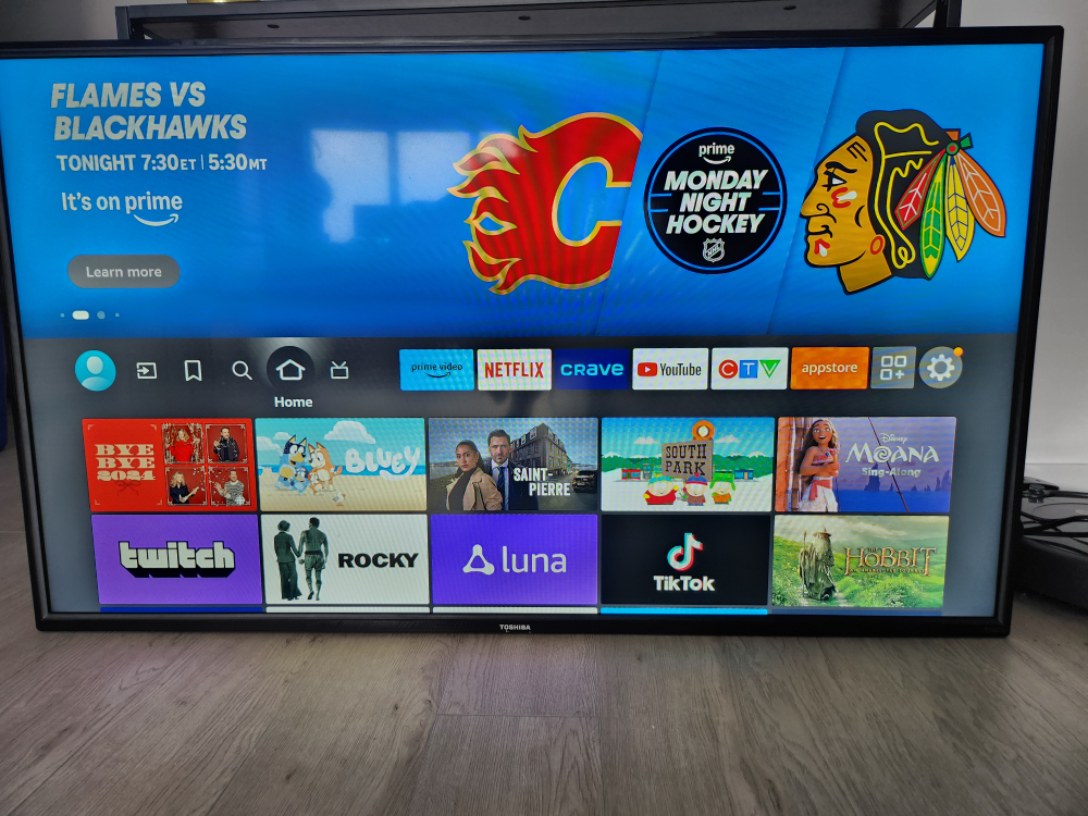 Toshiba Smart TV with Stand and Remote - photo 2