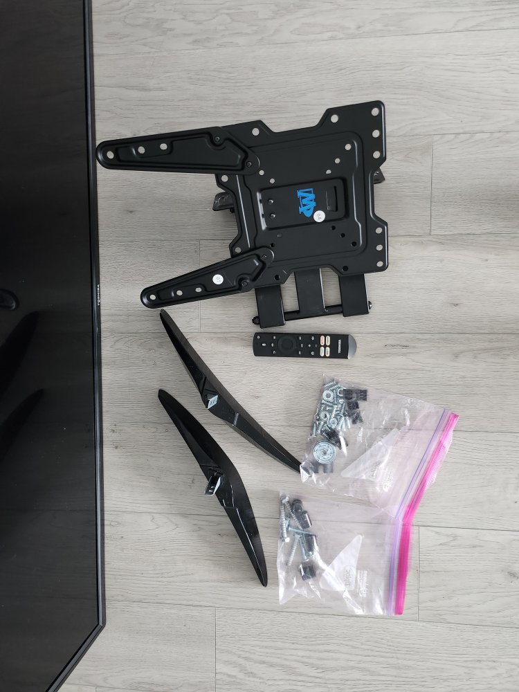 Toshiba Smart TV with Stand and Remote - photo 4