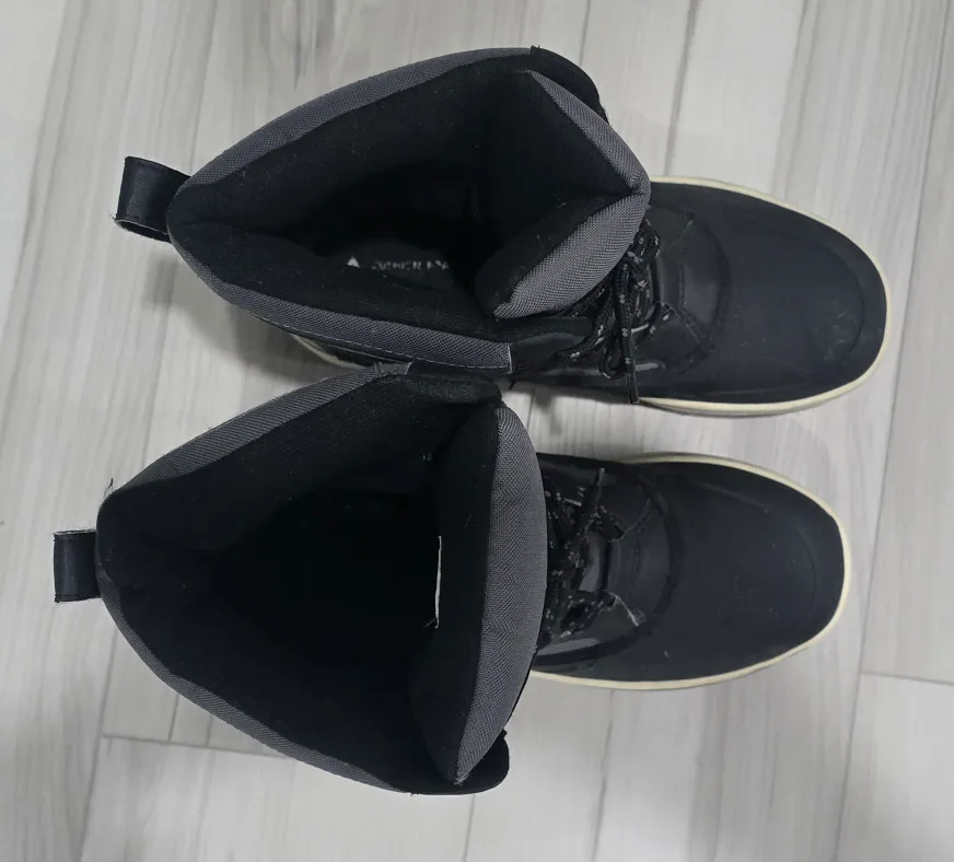 Black and Grey Winter Boots image indicator(4)