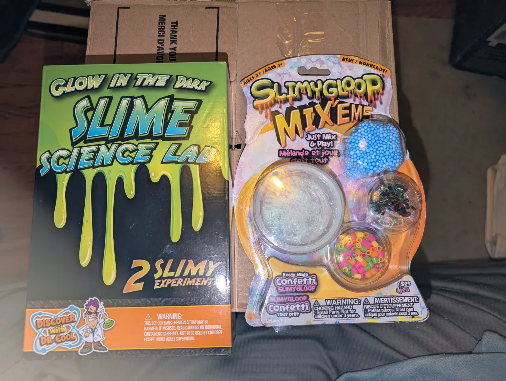 Glow in the Dark Slime Science Lab & Slimy Glop Mixems thumbnail
