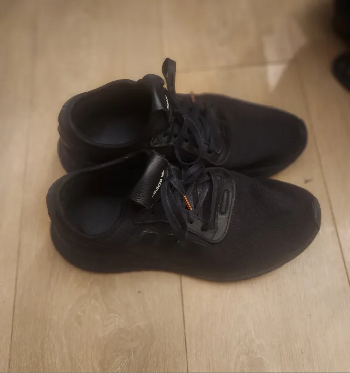 Adidas running shoes image indicator(3)