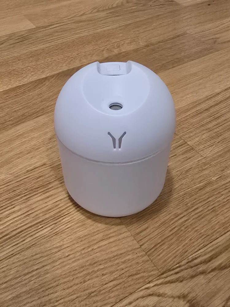 White Ultrasonic Aroma Diffuser thumbnail