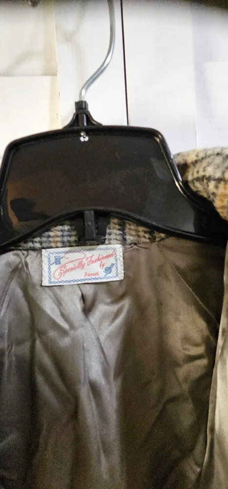 Vintage 1960s  Plaid Wool Blend Capelet image indicator(2)