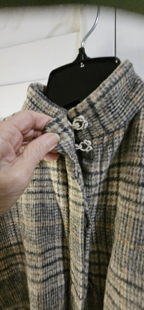 Vintage 1960s  Plaid Wool Blend Capelet - photo 4