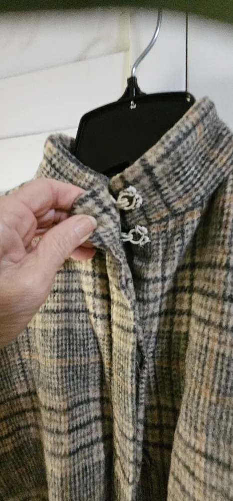 Vintage 1960s  Plaid Wool Blend Capelet image indicator(4)