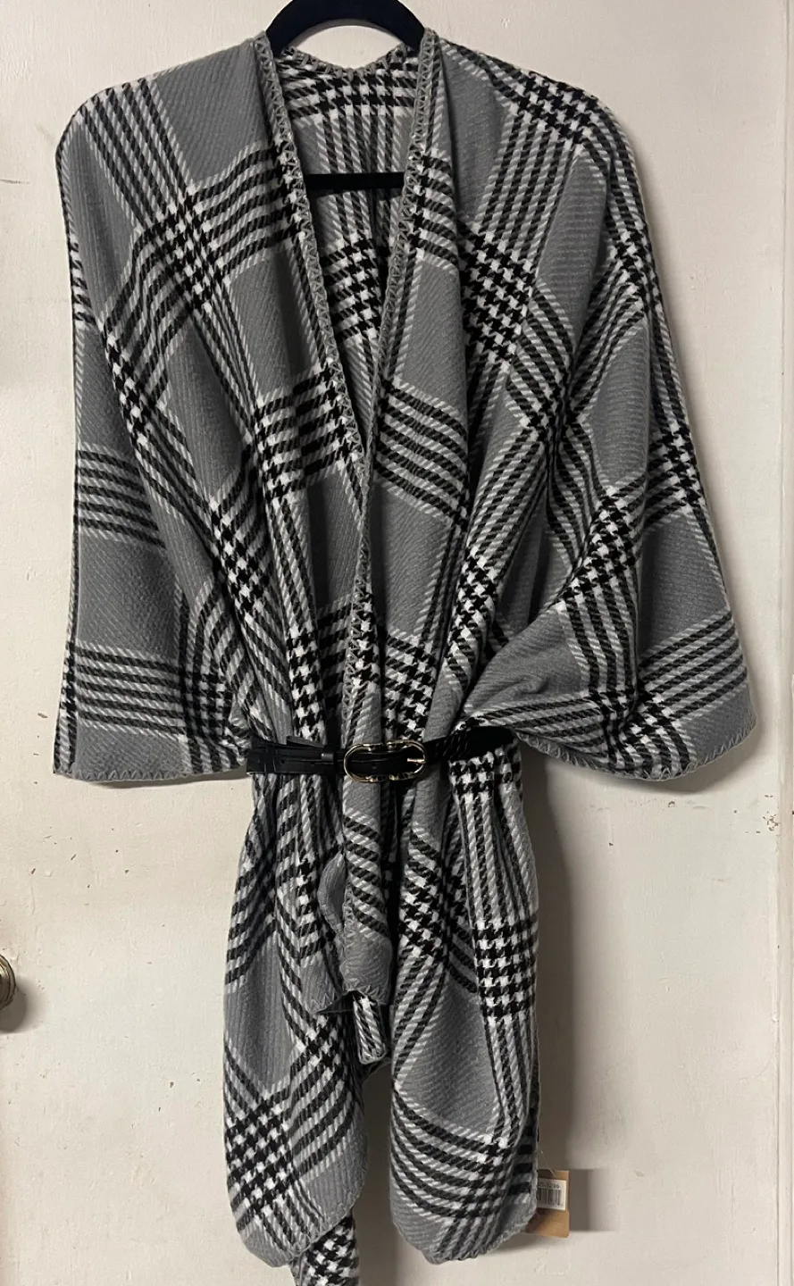 Grey and Black Plaid Cape image indicator(4)