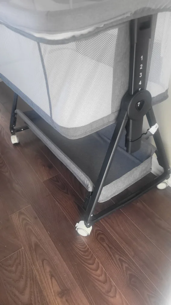 Baby bassinet with stand and mosquito net image indicator(3)