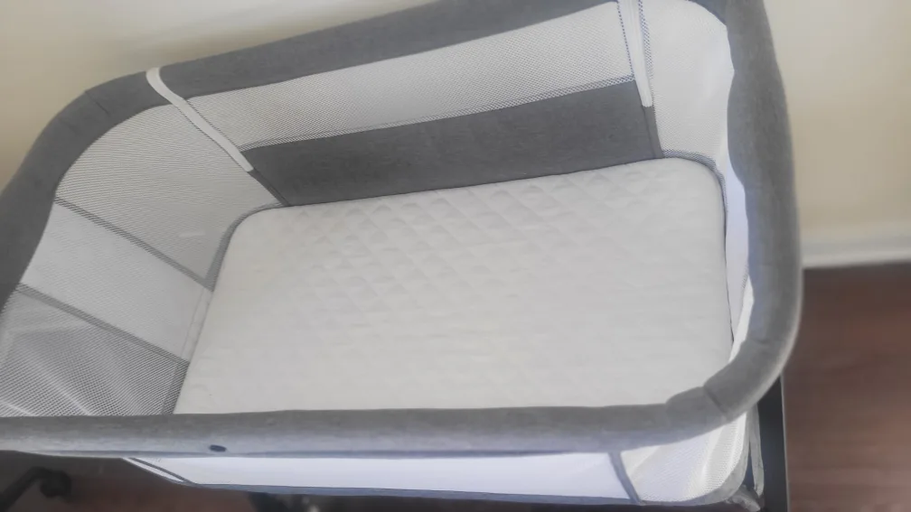 Baby bassinet with stand and mosquito net image indicator(8)