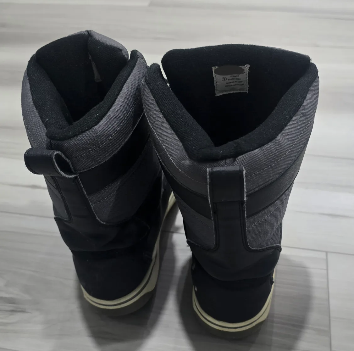 Black and Grey Winter Boots image indicator(3)