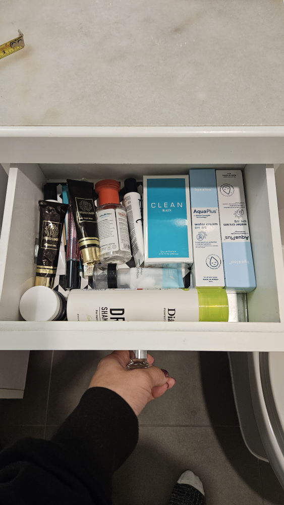 Bathroom storage $40 - photo 3
