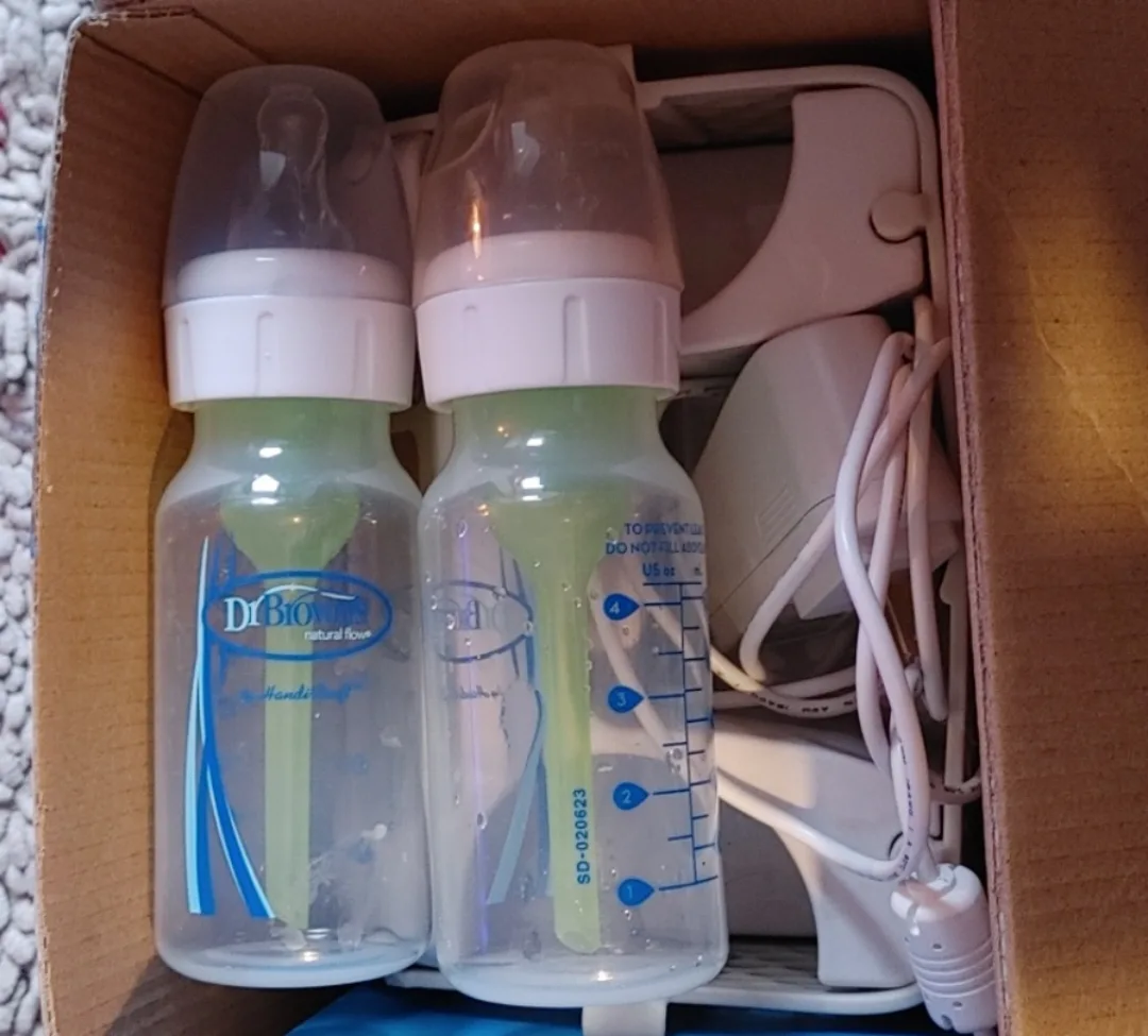 Dr Brown's Customflow Double Electric Breast Pump with Bottles image indicator(4)
