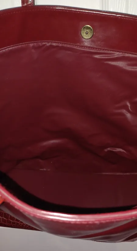 Burgundy Crocodile-Embossed Tote Bag image indicator(4)