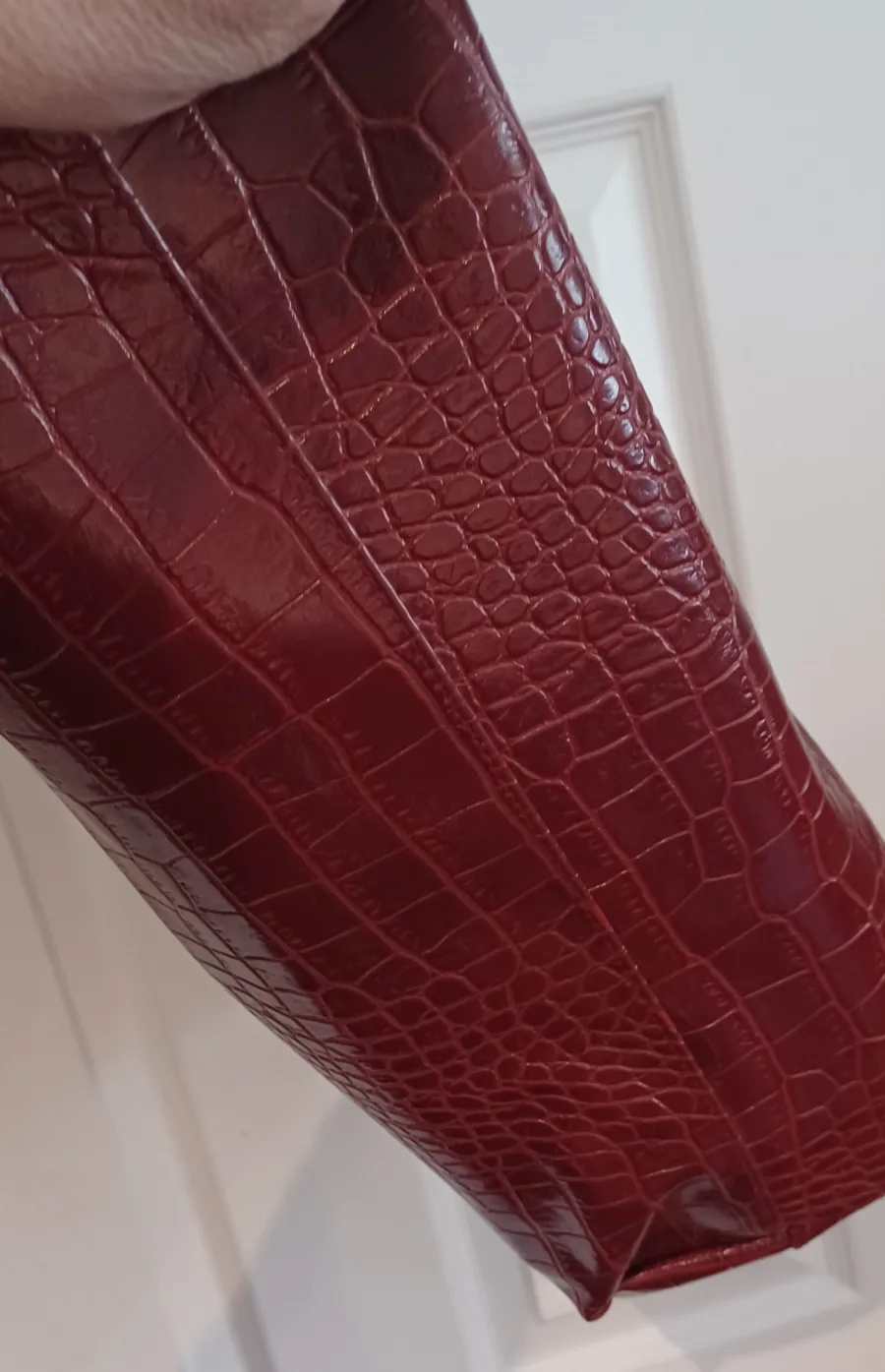 Burgundy Crocodile-Embossed Tote Bag image indicator(6)