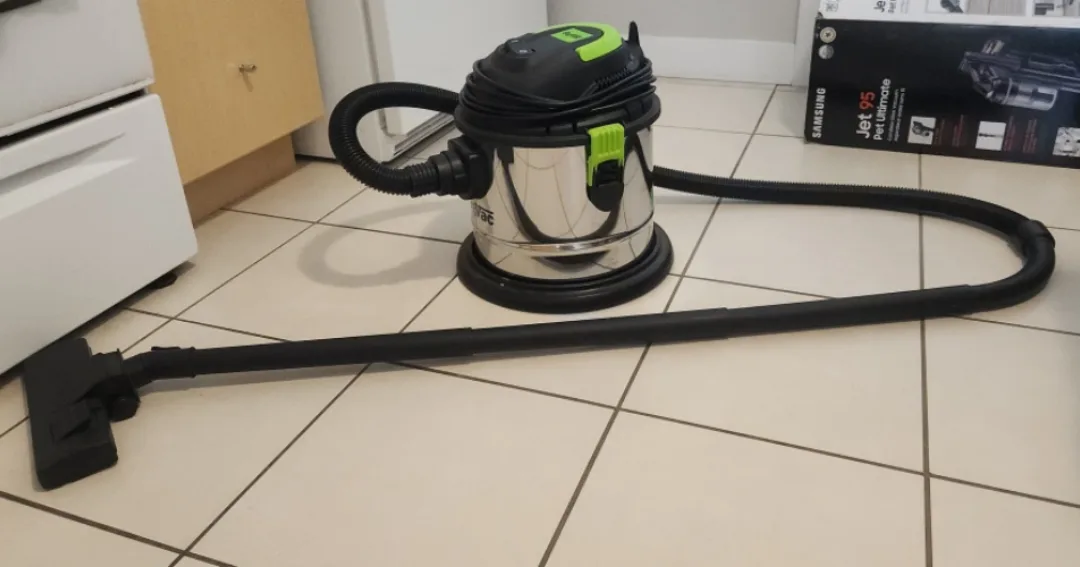 Big Vac 4 Gallon Wet/Dry Stainless Steel Vacuum image indicator(2)