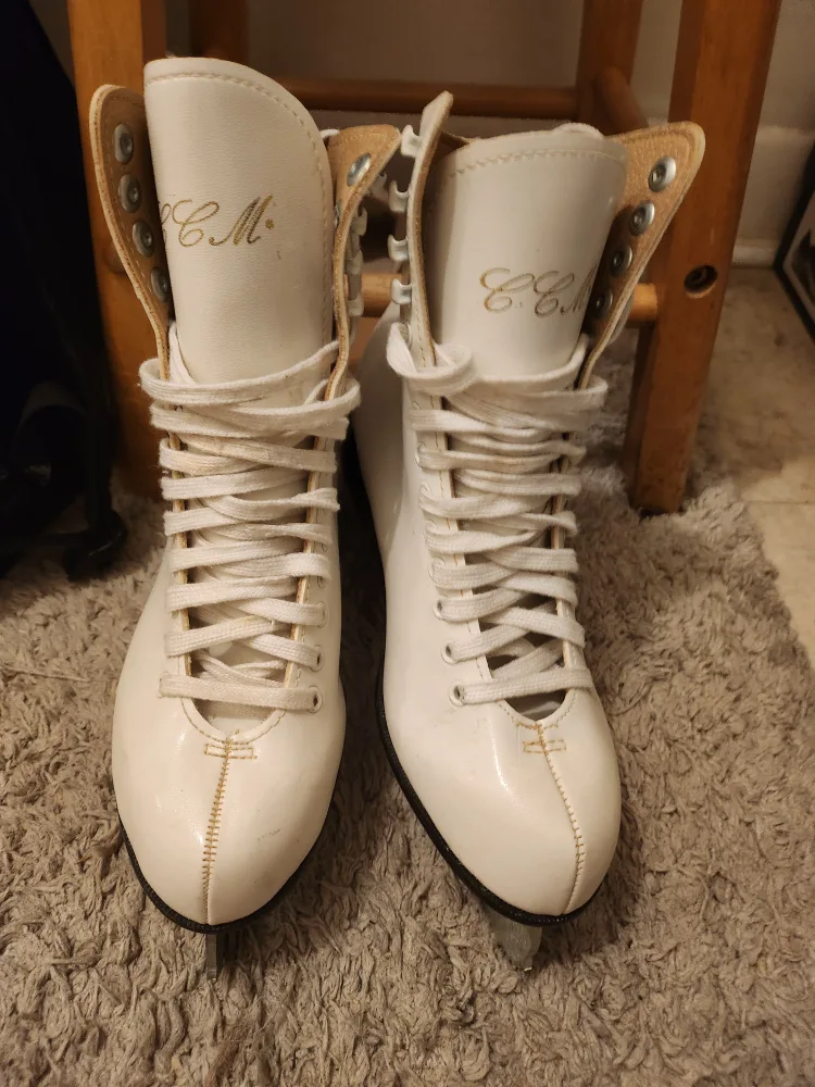 Ice Skates - Size 7 thumbnail