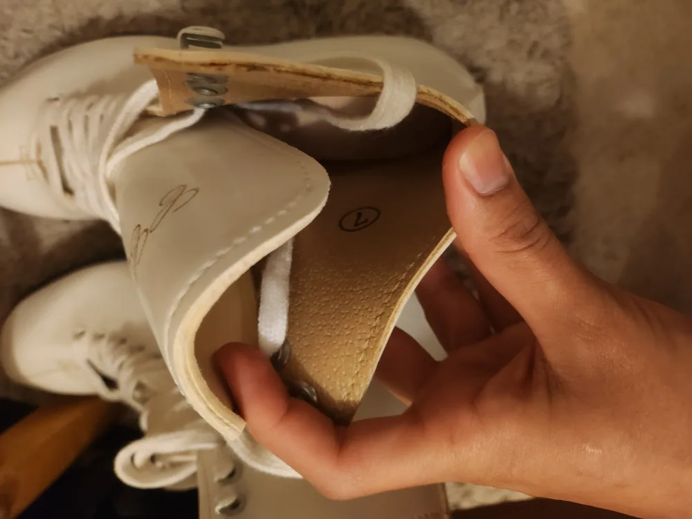 Ice Skates - Size 7 image indicator(3)