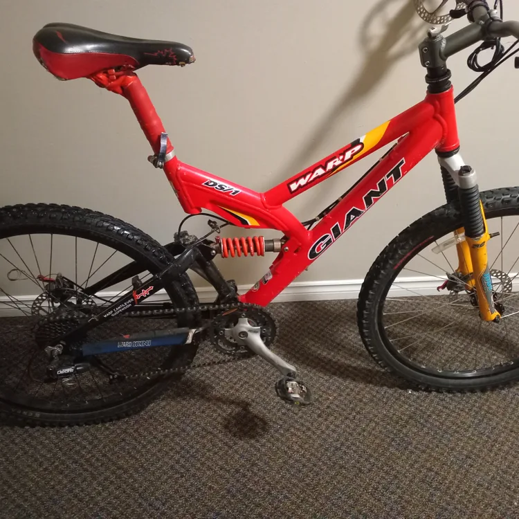 Giant Warp DS1 Mountain Bike | Karrot Giant Warp DS1 Mountain Bike | Karrot