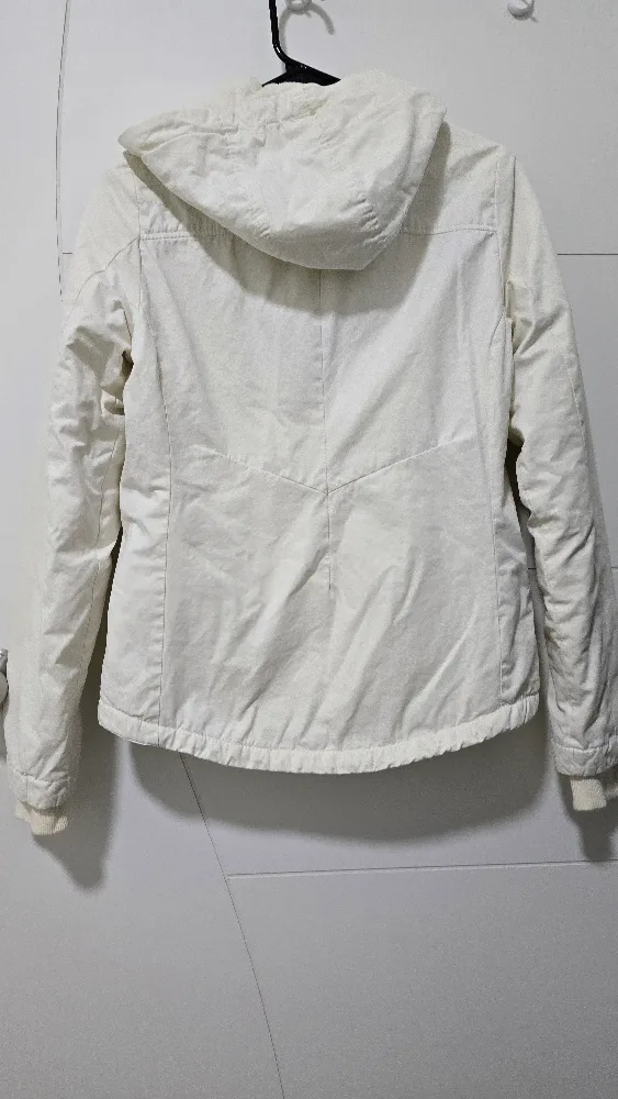 Bench. Women's White Jacket image indicator(2)